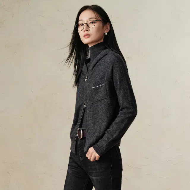玖姿安娜蔻 休闲简约连帽舒适针织百搭毛衣 女款 黑灰