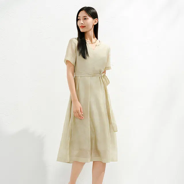 玖姿安娜蔻 欧若风优雅通勤系带收腰轻薄短袖连衣裙 女款