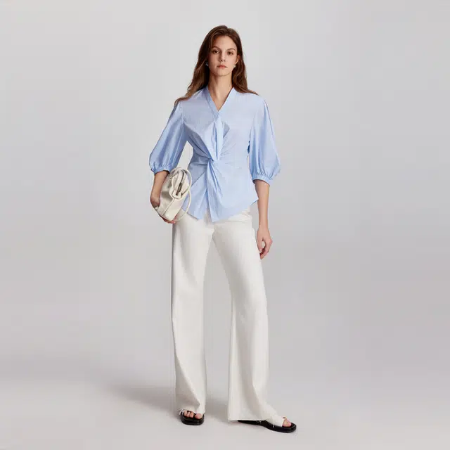 ELLE V