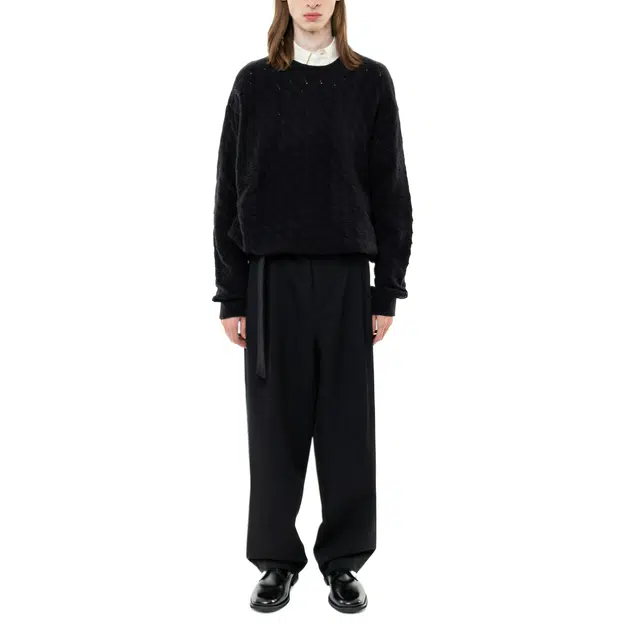 BESLOW OBLIQUE CABLE CREW NECK KNIT