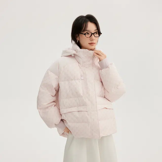 艾莱依 时尚老花拼接连帽舒适羽绒服 女款