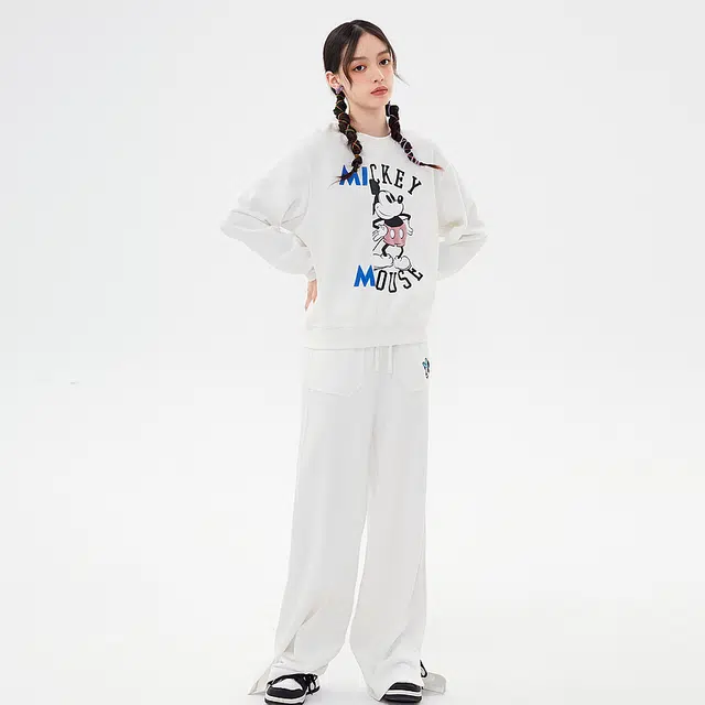 美特斯邦威 圆领套头宽松长袖卫衣 女款