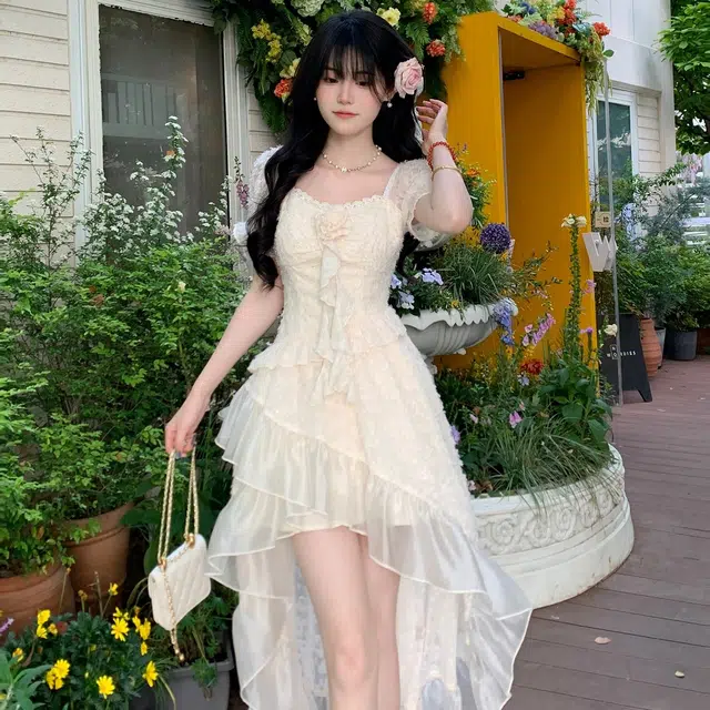 纤丝鸟 夏季 法式气质减龄小众不规则设计感荷叶边修身短袖连衣裙 女款