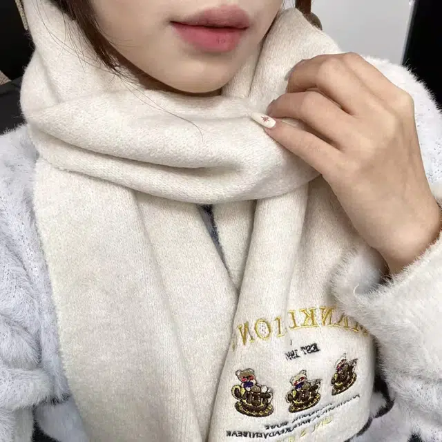 恩僾德 日系可爱小熊刺绣氛围感 聚酯纤维 绒线围巾 男女同款情侣款