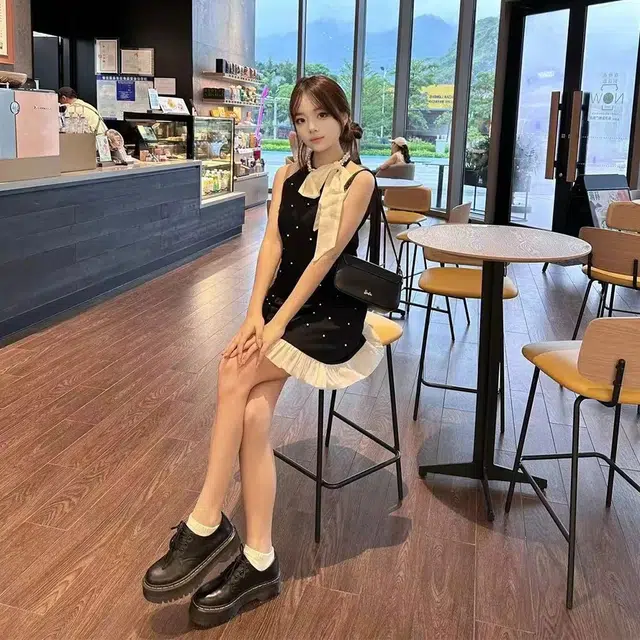 COMMA GIRL
