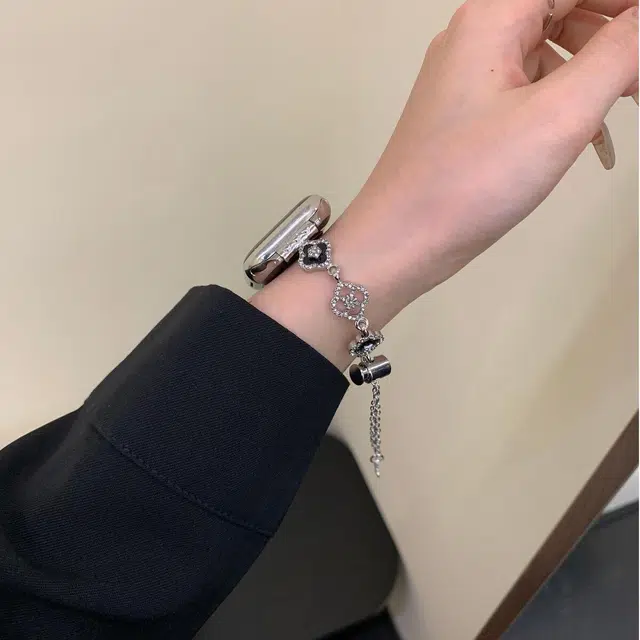 卫欣 苹果适用 手表表带 金属材质 苹果四叶草手链表带男女通用