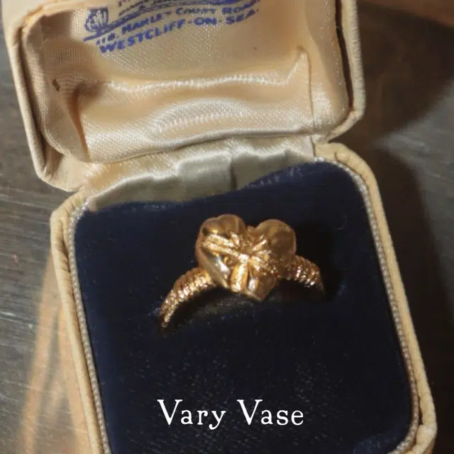 VARYVASE