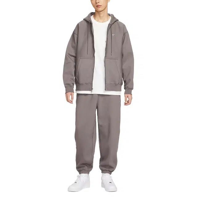 Nike Solo Swoosh