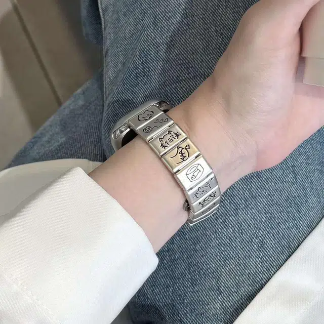 老佳 苹果适用 手表表带 金属材质 方块小猫男女通用