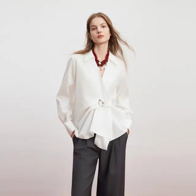 ELLE V