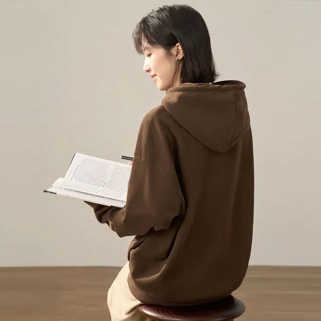 茵曼 植物绣花宽松连帽卫衣 女款 咖啡色