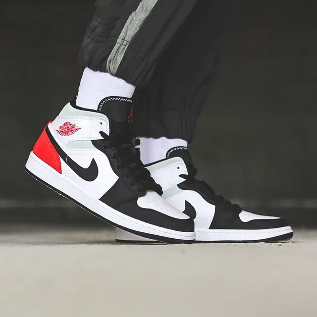 Jordan Air Jordan 1 Mid "Black Toe" GS