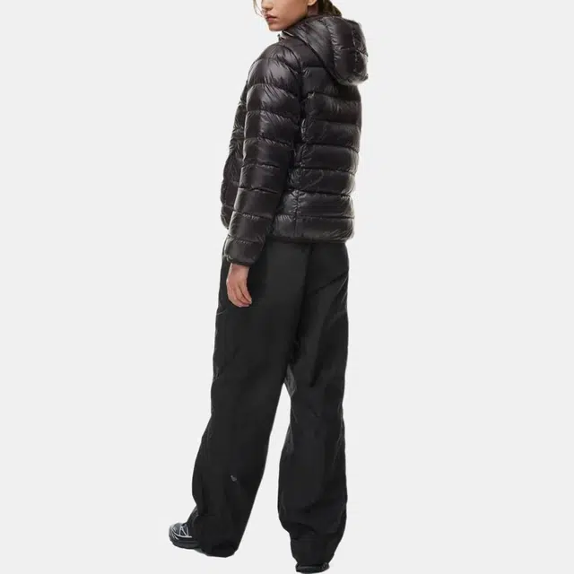 ARITZIA TnAction Little Fuzzy Puff New