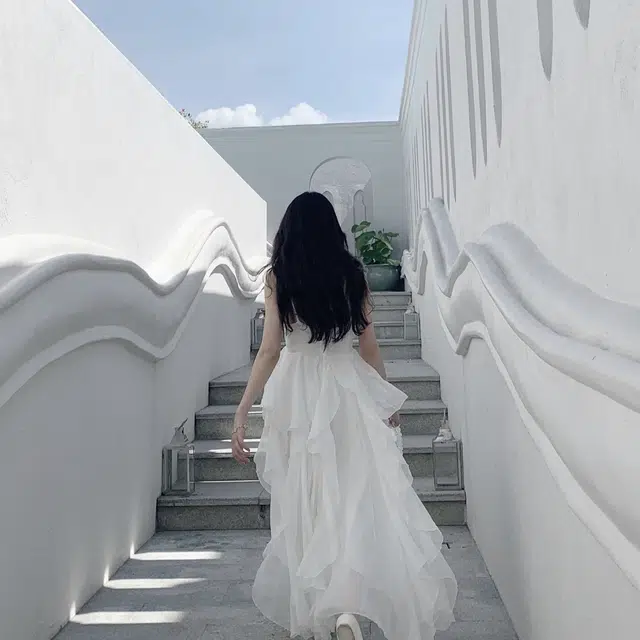 依钗 休闲度假风纯色薄款大摆温柔风荷叶边沙滩吊带吊带裙连衣裙连衣裙 女款
