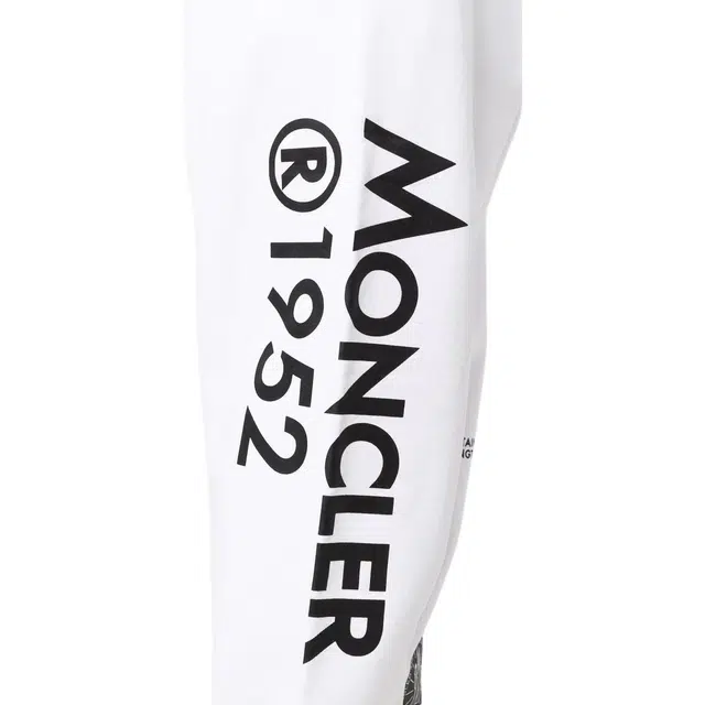 Moncler FW21 Logo