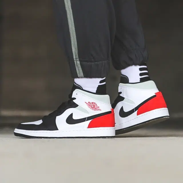 Jordan Air Jordan 1 Mid "Black Toe" GS