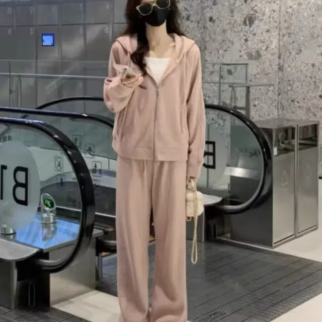 Gulianfei Hoodie Sweatpants Set