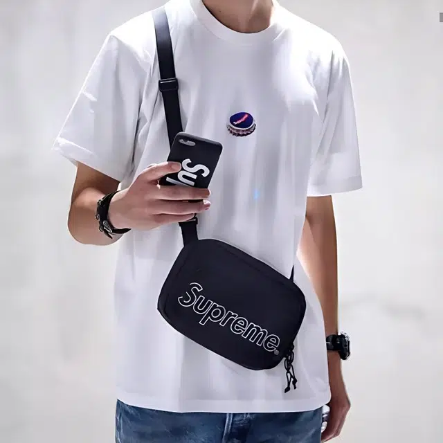 Supreme FW18 Logo