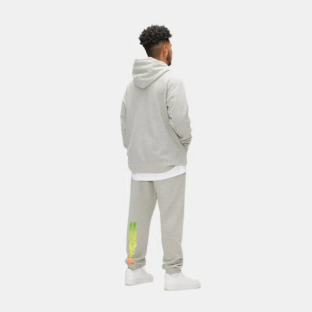 UNDEFEATED Gradient Logo Hoodie