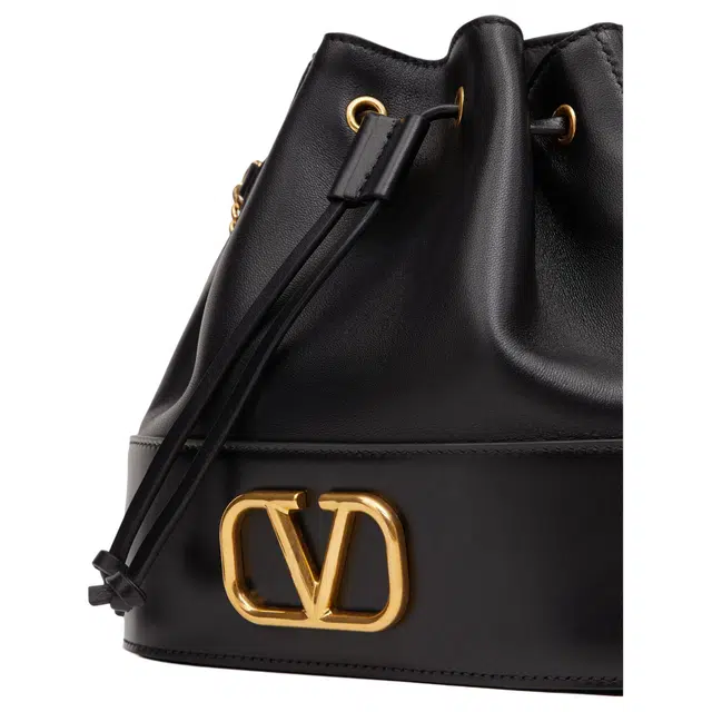Valentino Vlogo Signature