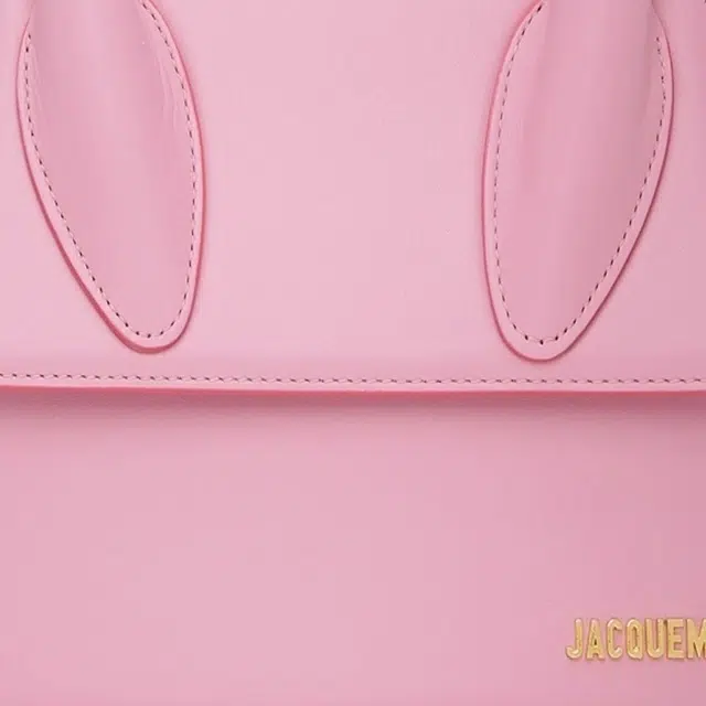 Jacquemus La Montagne Logo
