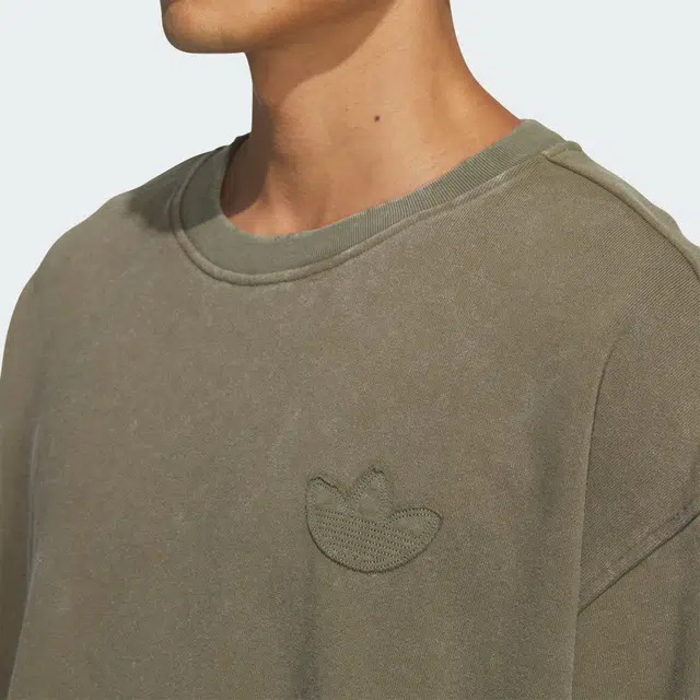 adidas originals WASHEDCREW SWEATSHIRT Logo