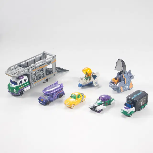 TAKARA TOMY