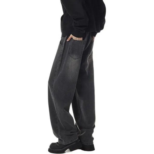 M JEANS STUDIOS 7