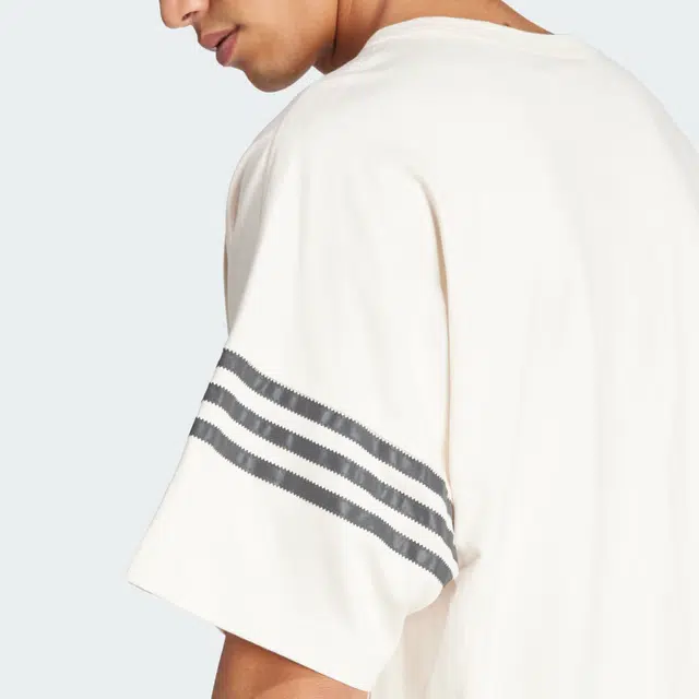 adidas originals Street Neuclassic T