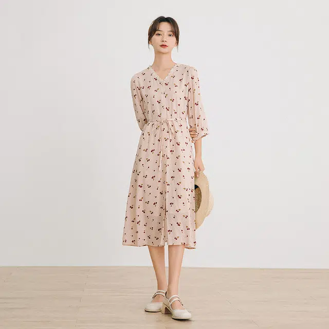 茵曼 樱桃印花立领短袖连衣裙 女款 杏粉