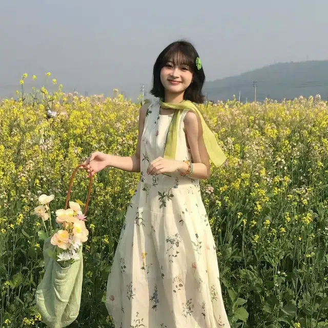 茵曼 植物碎花浪漫度假风宽松花苞长裙无袖连衣裙 女款 杏色