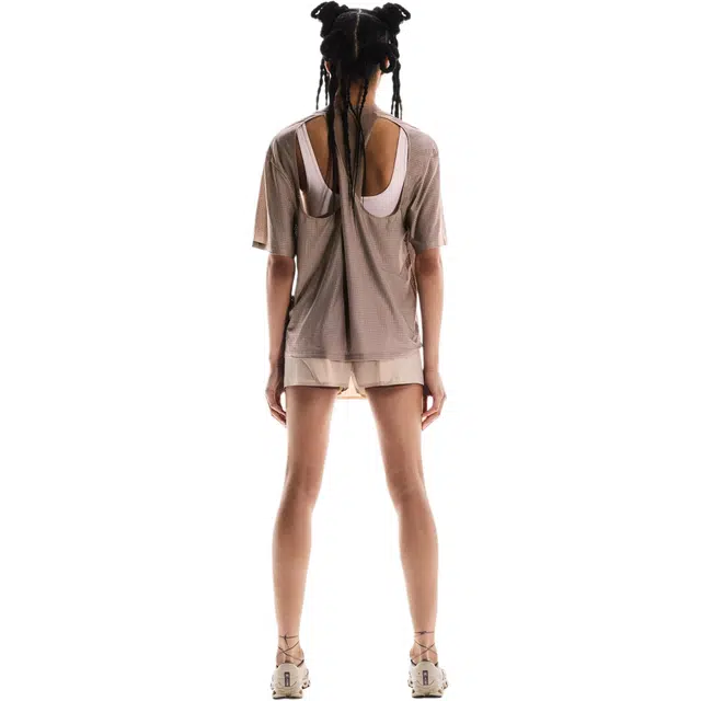 On x FKA twigs CUT-OUT T T