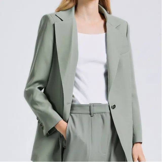 NINE WEST