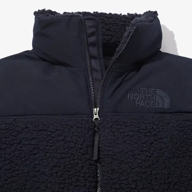 THE NORTH FACE M'S SHERPA NUPTSE JACKET Logo