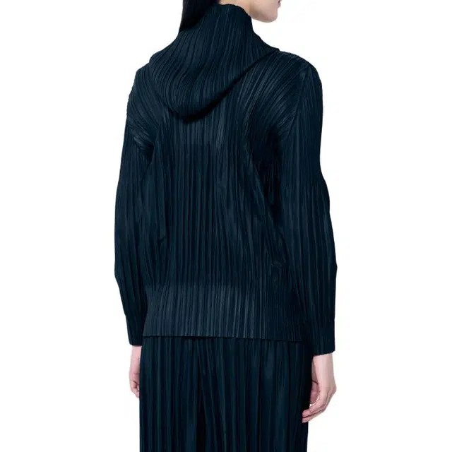 PLEATS PLEASE ISSEY MIYAKE