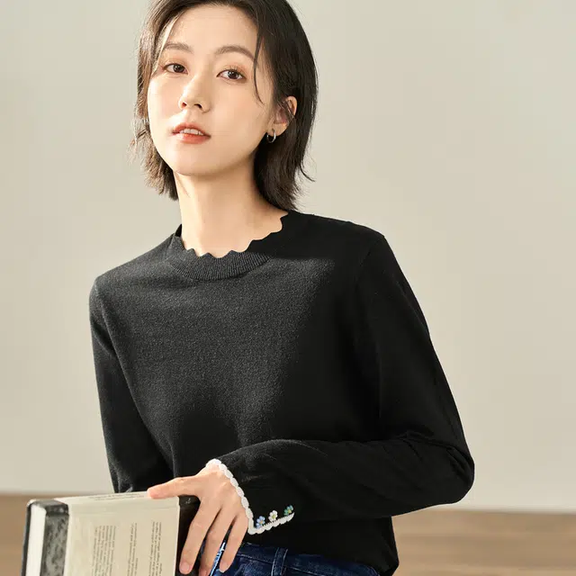 茵曼 纯色木耳边圆领套头毛衣 女款