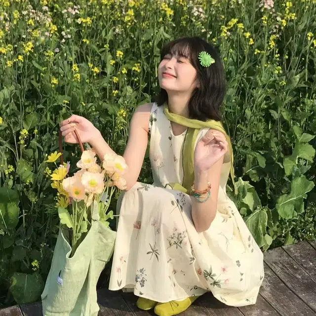 茵曼 植物碎花浪漫度假风宽松花苞长裙无袖连衣裙 女款 杏色
