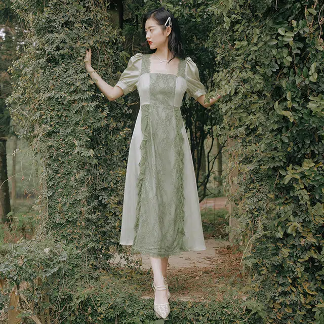 《绿蔷薇》绿色方领拼接蕾丝花边浪漫度假长款短袖连衣裙 女款