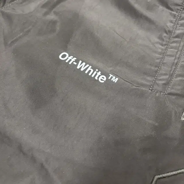 OFF-WHITE