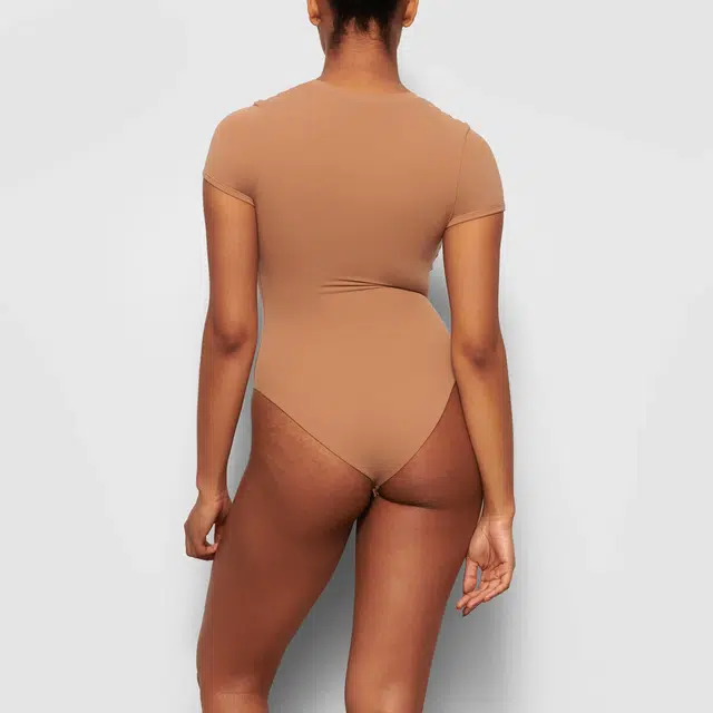 SKIMS FITS EVERYBODY T-SHIRT BODYSUIT SIENNA