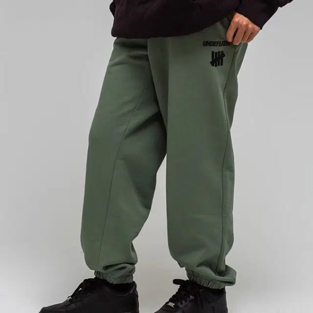 UNDEFEATED Logo Jogger Pants