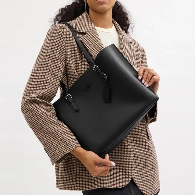 COACH MOLLIE 34 Tote
