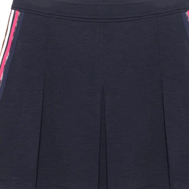 EMPORIO ARMANI SS23 EA7 Logo