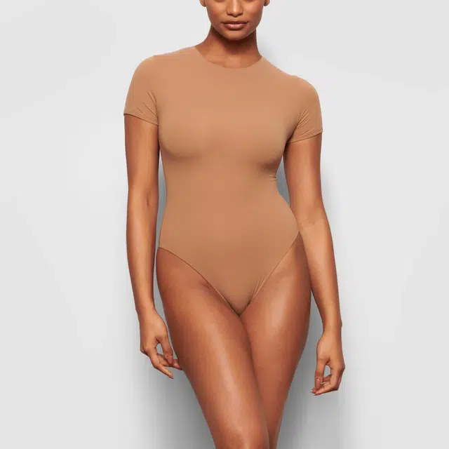 SKIMS FITS EVERYBODY T-SHIRT BODYSUIT SIENNA