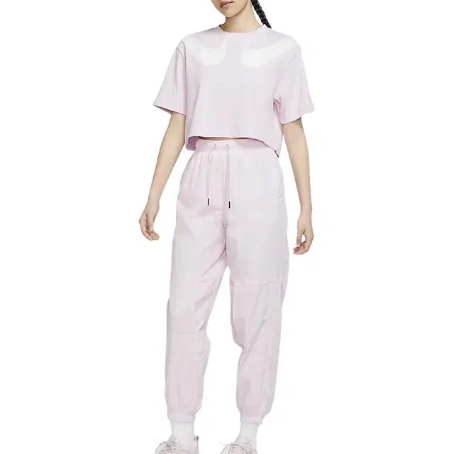 Nike SS22 Sportswear Swoosh LogoT