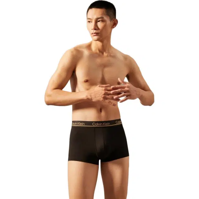 CALVIN KLEIN 3