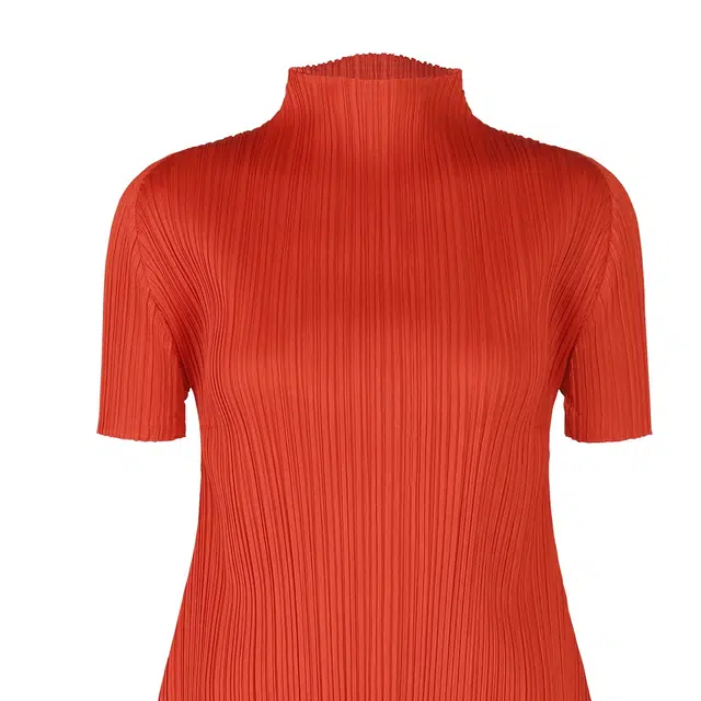 PLEATS PLEASE ISSEY MIYAKE