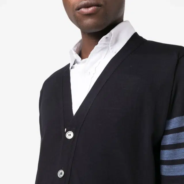 THOM BROWNE FW22 V