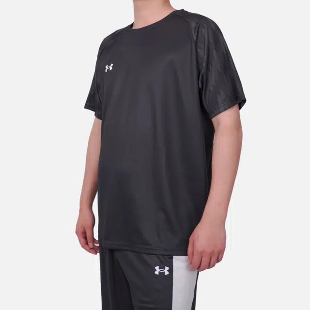 Under Armour T
