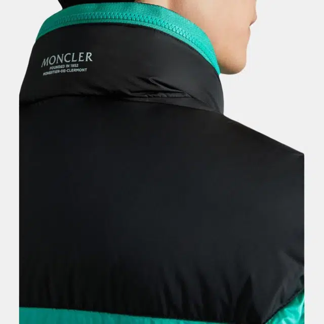 Moncler FW22 Peuplier Logo